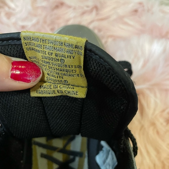 Nike shoes - Picture 4 of 8